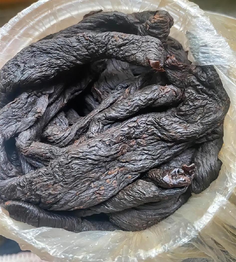 两年前同学要装修房子，不够钱找我借了三万块。不过，这事真不能只拿利息和卖价衡