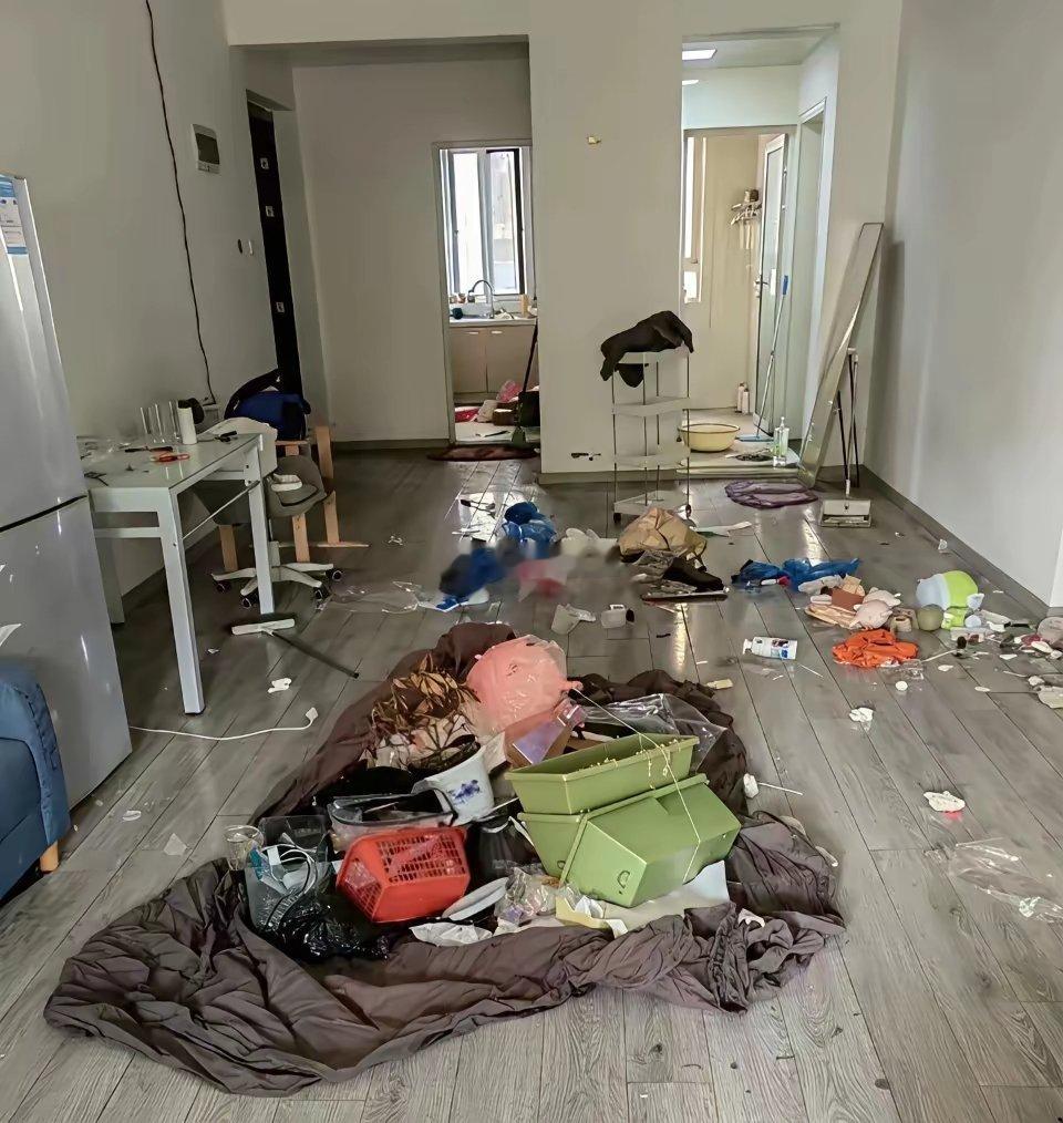 深圳租客退租，房东傻眼了租客发信息没时间弄，1800押金不要了