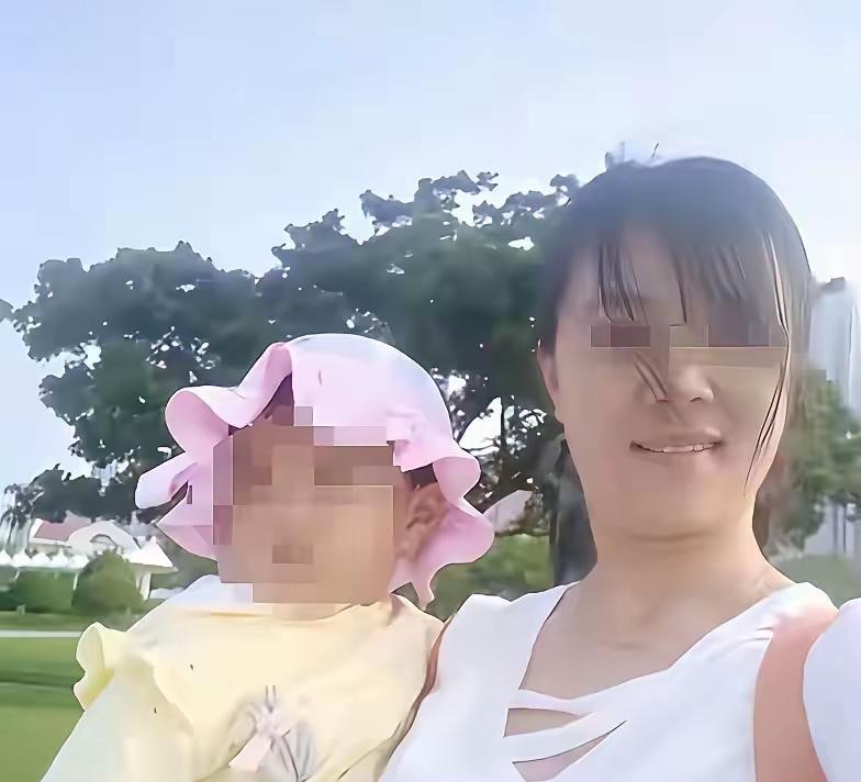 太讽刺了！ 5 月 8 日消息，青岛有一对夫妻，男子十二年含辛茹苦养家，包揽所有