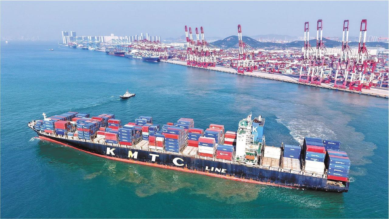 韩媒：去年中国贸易顺差达接近1.2万亿美元，创历史新高！1月14日，韩国媒体《