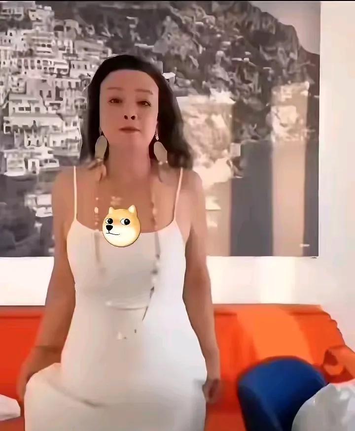 张兰老大姐为了直播带货也真是太拼了！说句实话，我也是老年人，但是也许我是普通老