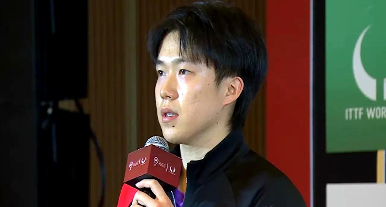 世界第一的王楚钦在成都吐露心声，这番话听着让人既心疼又佩服。他不再像以前