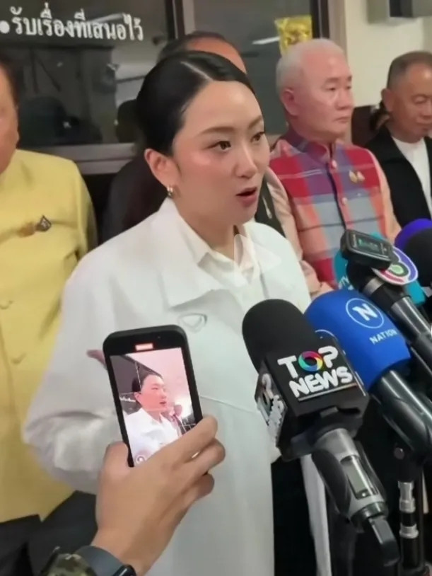 你们信吗？这场泰柬冲突，很可能是一场演给列强看的“双簧戏”！就在刚刚，冲突升级