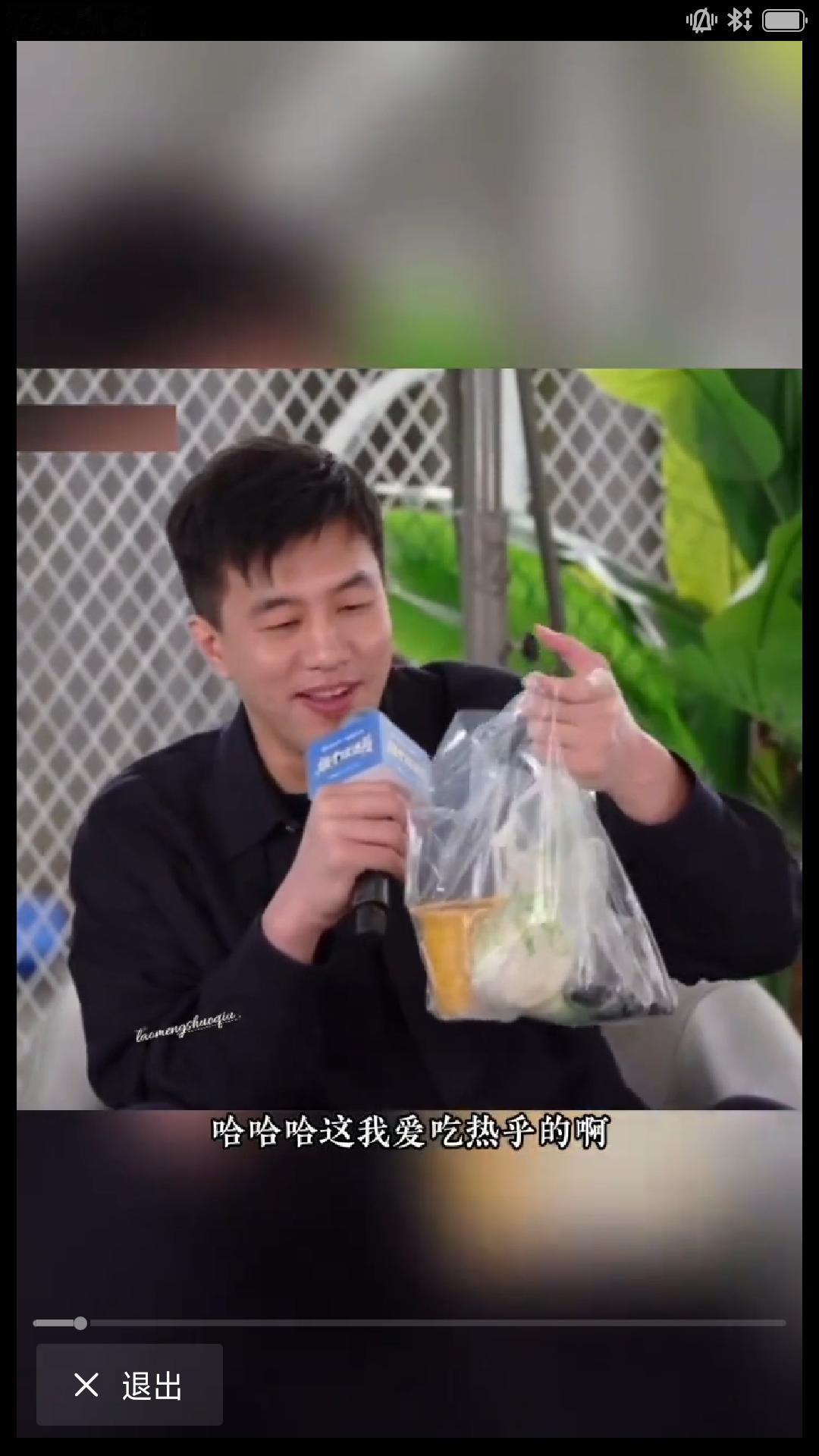 【昨天CBA球星郭艾伦在北京出席百度足球世界杯线下活动，与足球名宿孙继海，国乒