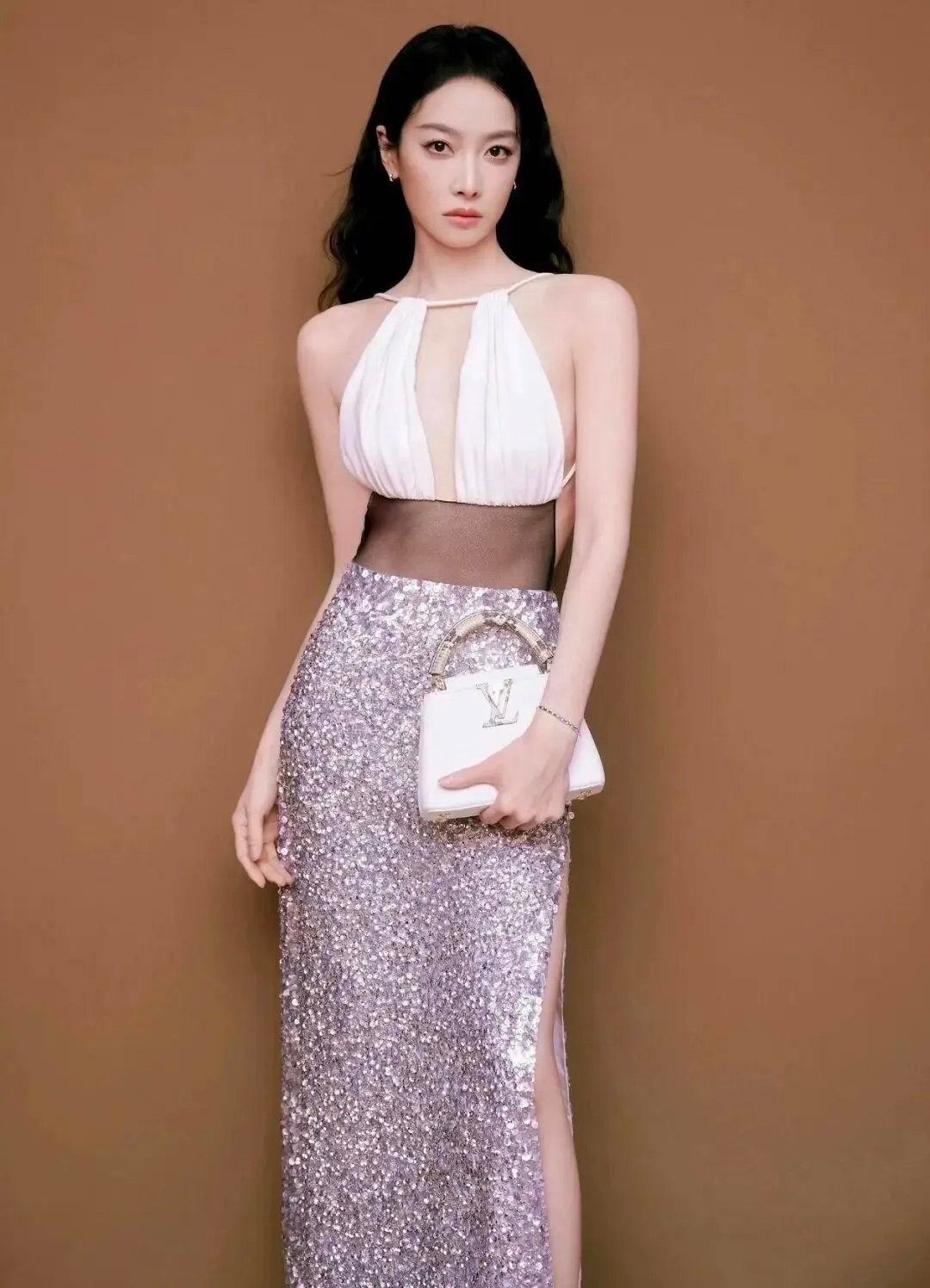 宋茜的素颜真的把“逆龄感”焊在脸上了！没有舞台浓妆加持，五官反而更显清秀灵动，白