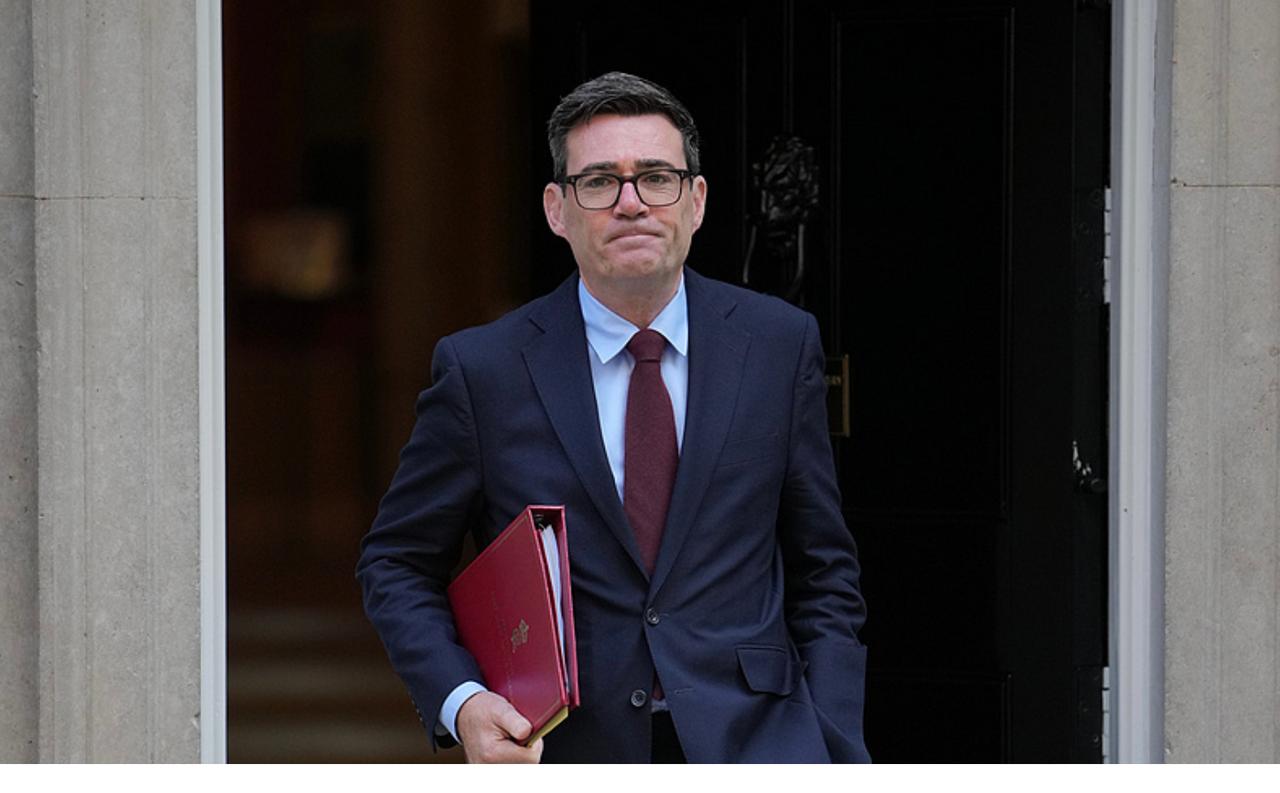 当地时间10月11日，英国首相伯纳姆在一档播客访谈中对外表态，认定俄罗斯