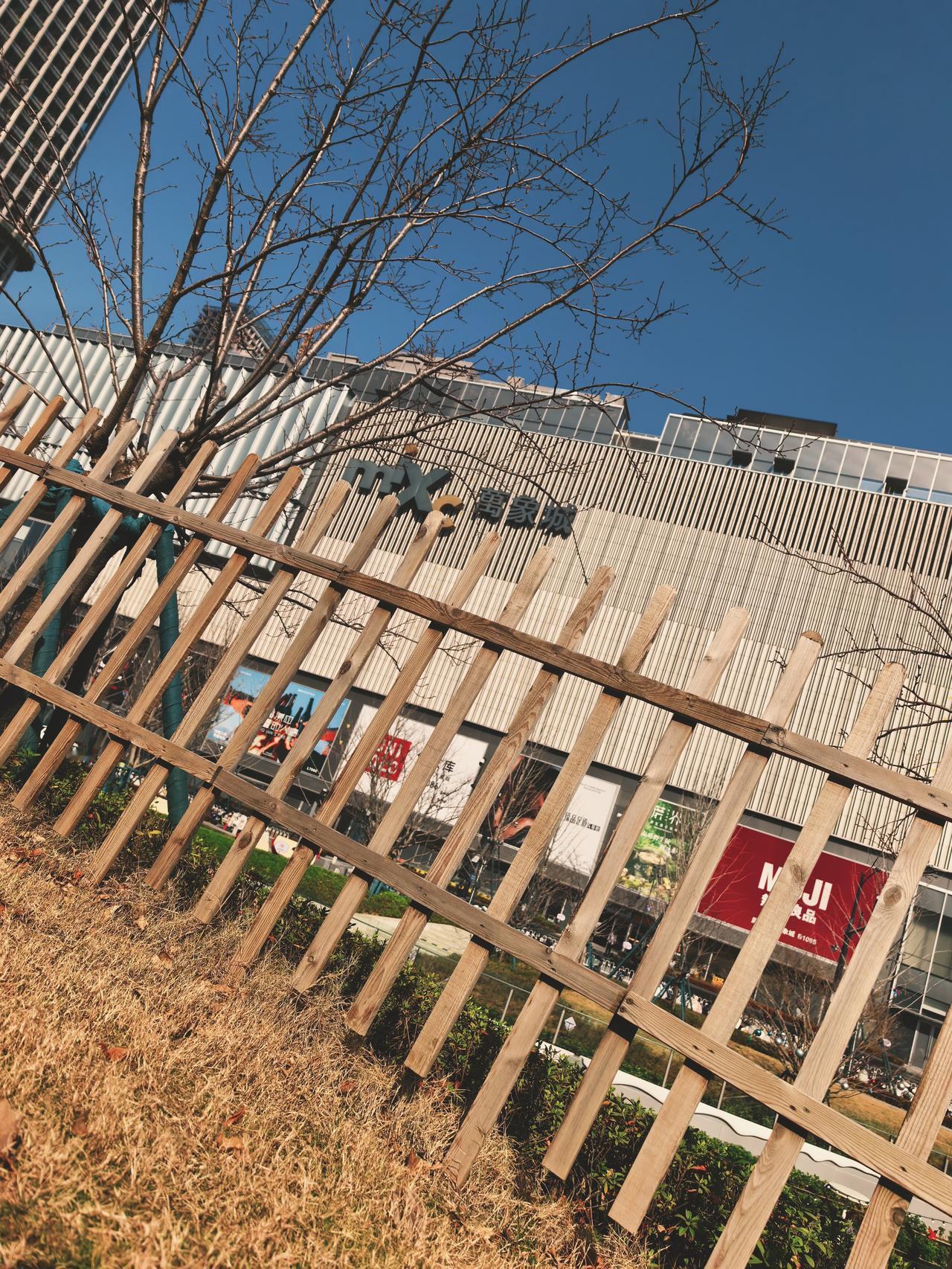 让你见识一下俺当下的睡姿。[捂脸哭]