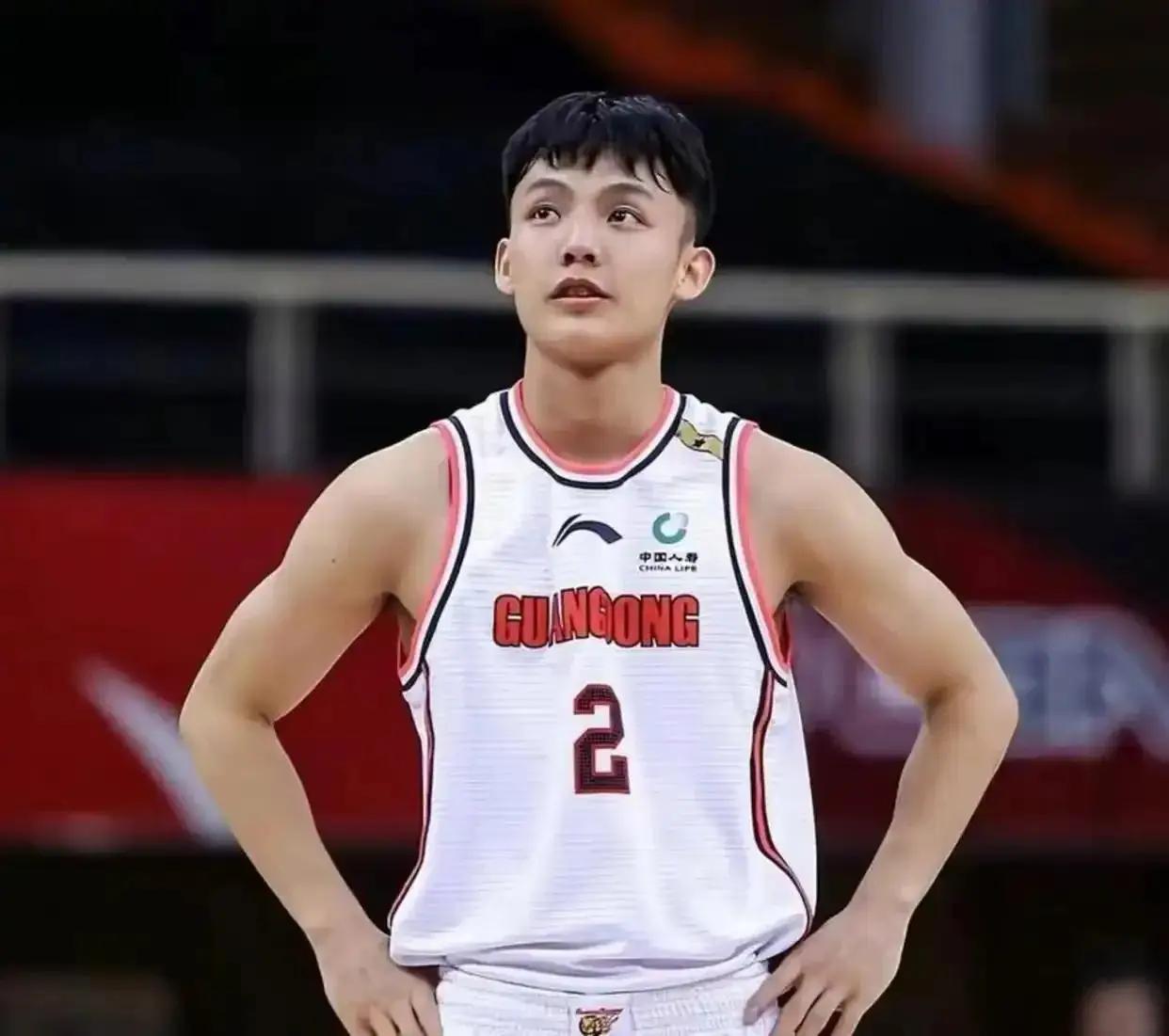 上海队或被CBA公司追加处罚！广东队对阵上海队的比赛，不光场上打得激烈，场下更是