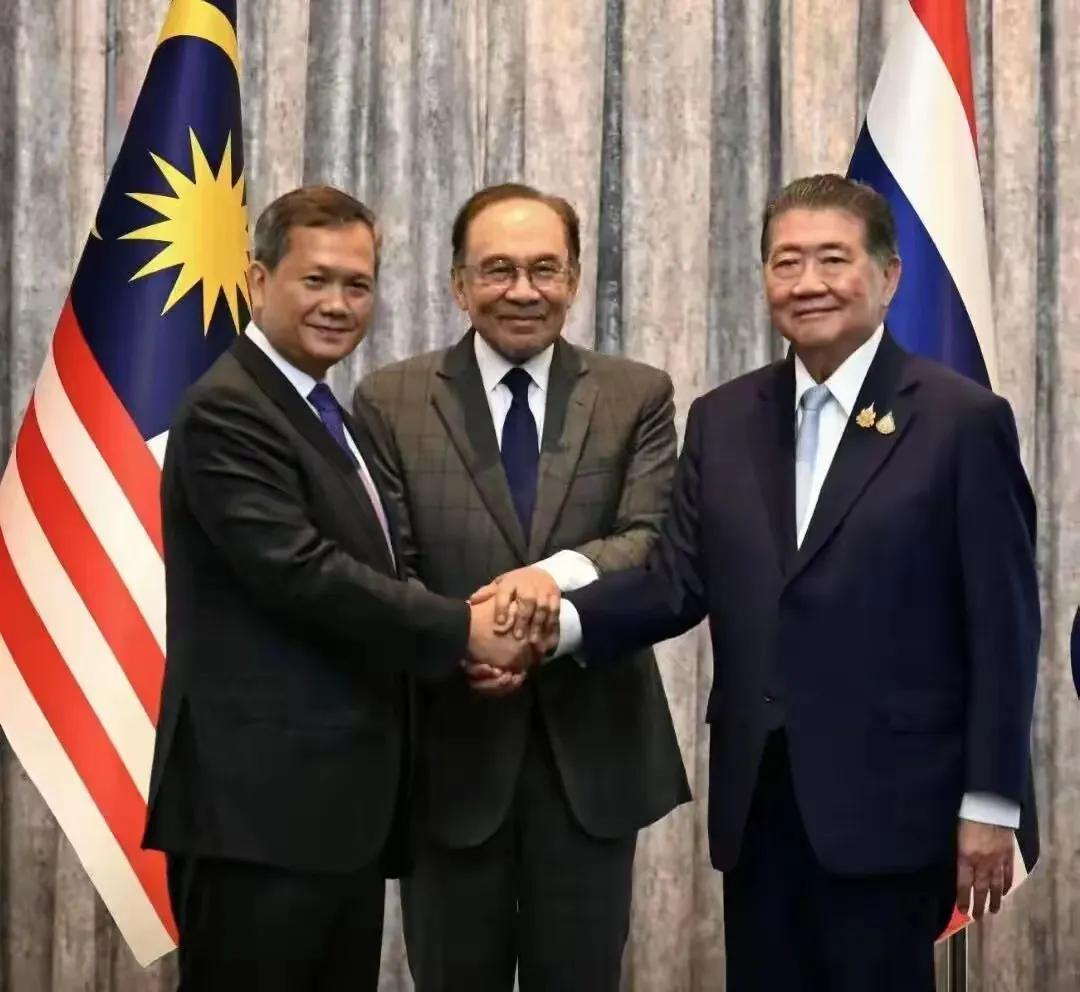 为什么普坦会成为泰国新总理？首先职位顺位到了，原总理佩通坦因为和柬埔寨洪森的通