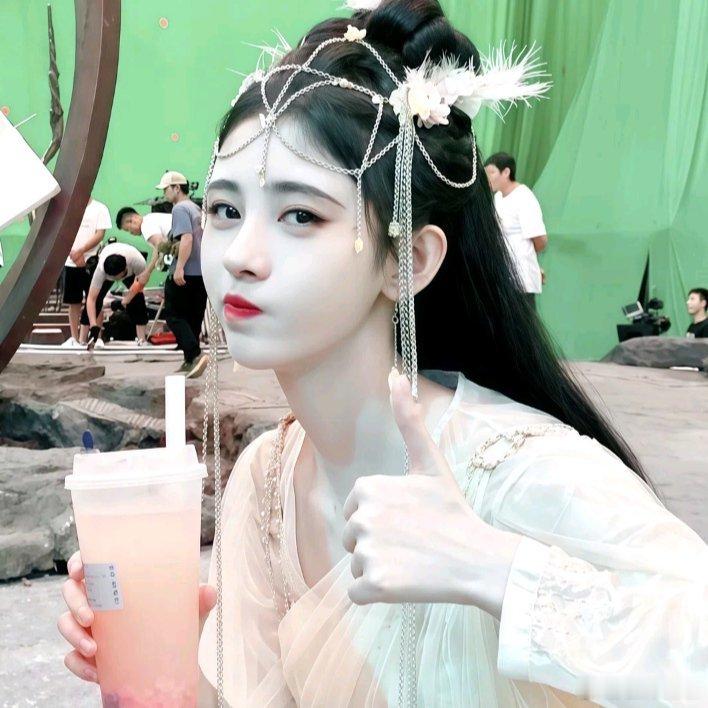 𝙒𝙚𝘾𝙝𝙖𝙩鞠婧祎女头丨杂图分享丨猜你喜欢鞠婧祎jjy鞠婧祎新剧来