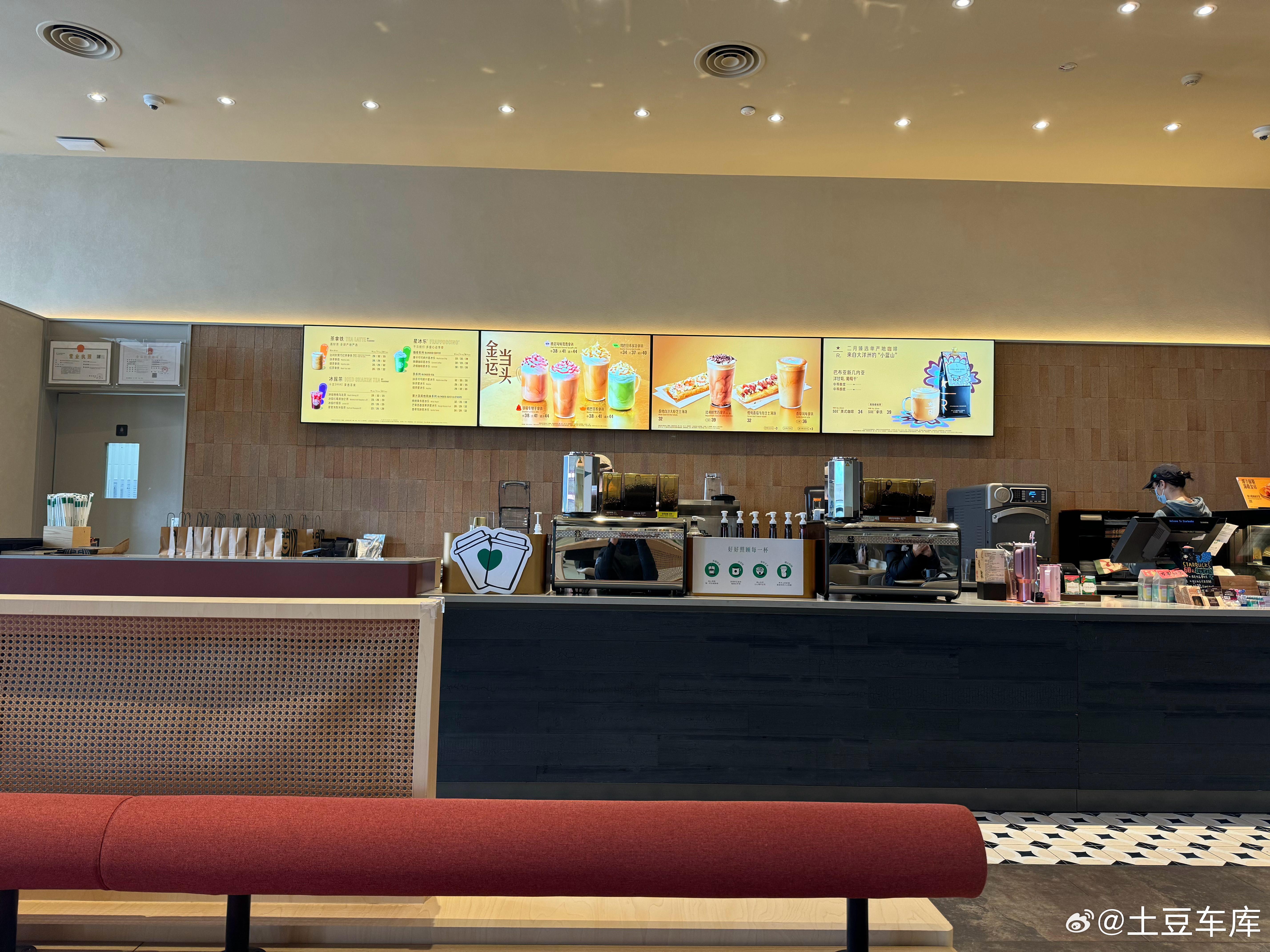 最近睡眠真棒从12点睡到9点钟吃个早餐买杯咖啡新的一周继续加油