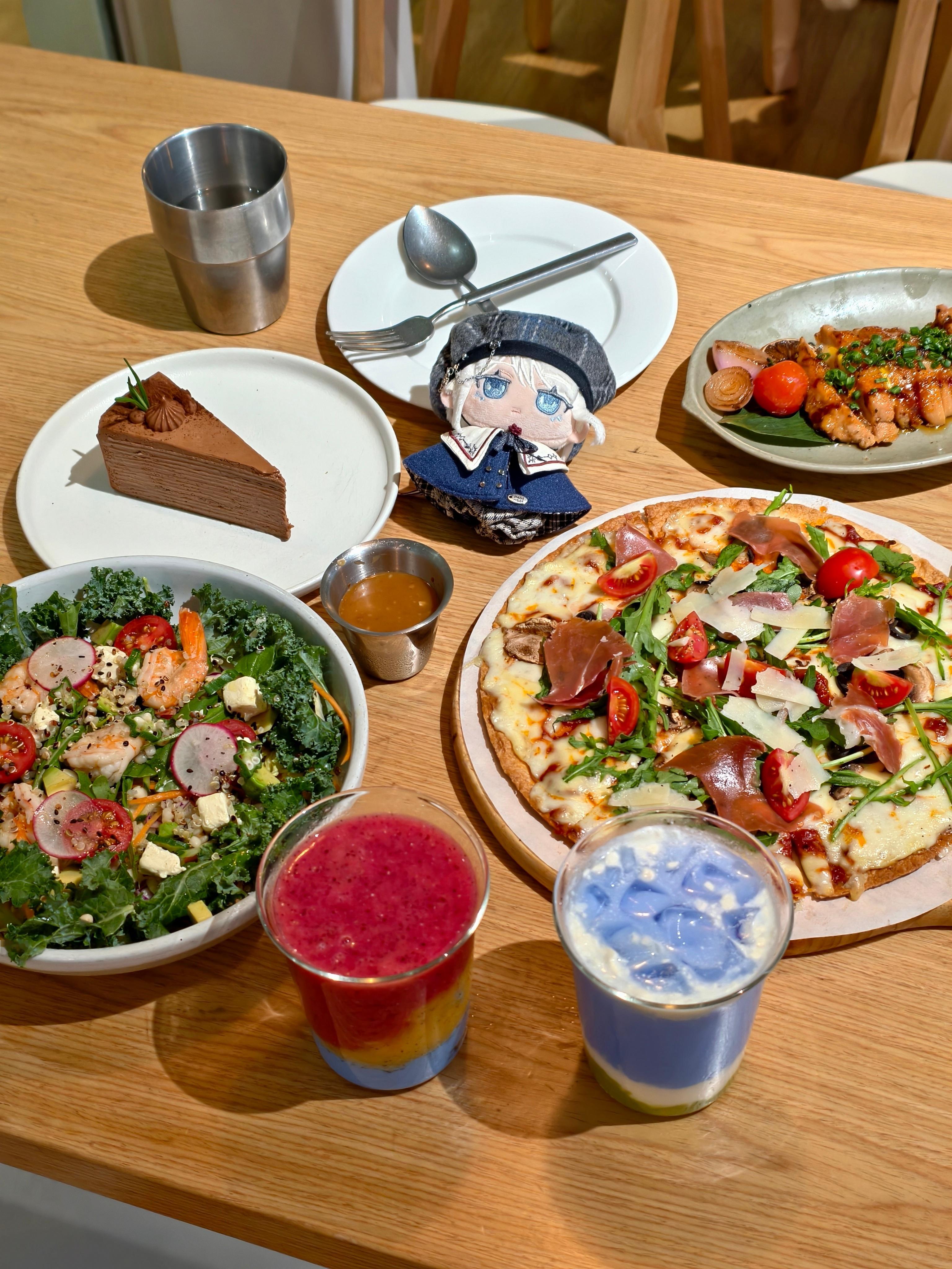 今天天津下了超绝大雨我和好诡秘在娜娜家吃完午餐吃晚餐