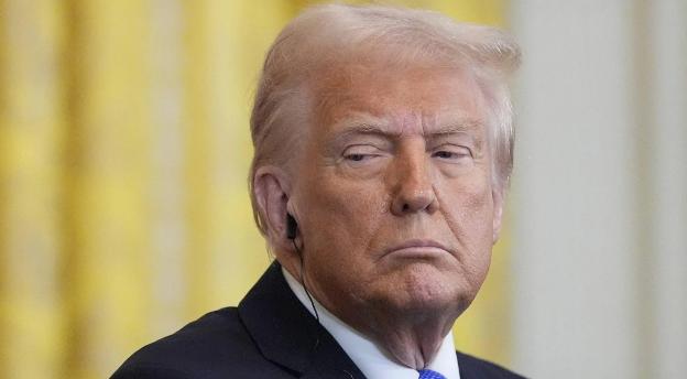 特朗普急了！就因为少写半句话，美国要白扔1590亿美元？北京时间4月