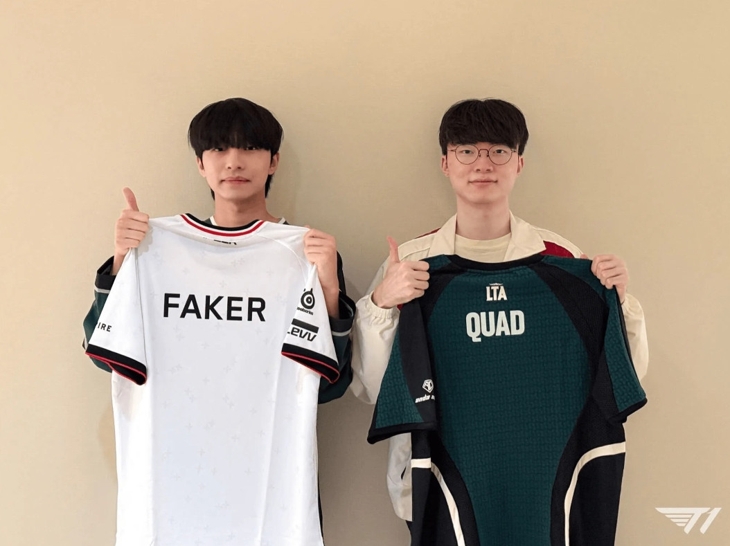 FLY晒Quad与Faker交换队服: 若只剩一个Faker粉丝, 那就是我