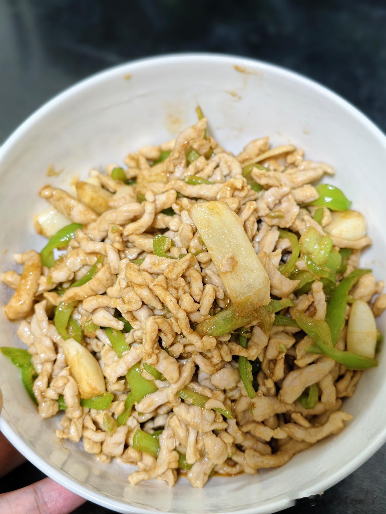 从全国范围来看湖南的预制菜是相对比较少的，因为湘菜讲究锅气现炒，不过有时候去吃饭
