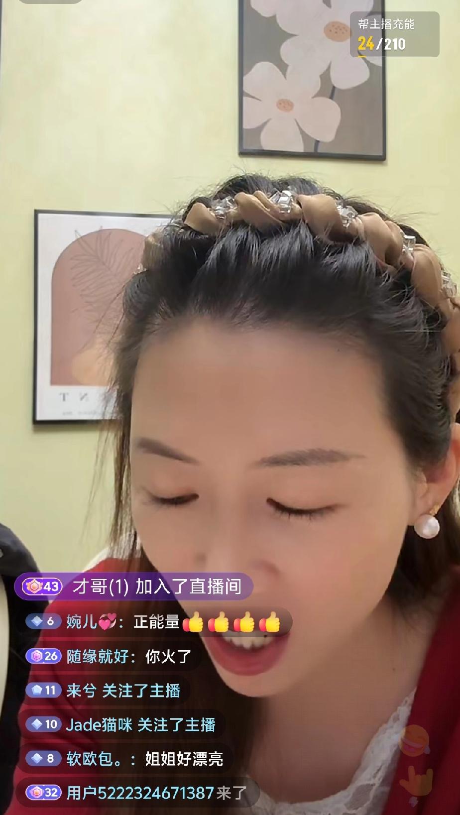 刚刚在原配牛娜直播间吃瓜过来，道歉视频不是15天，而是30天。原配在直播间给