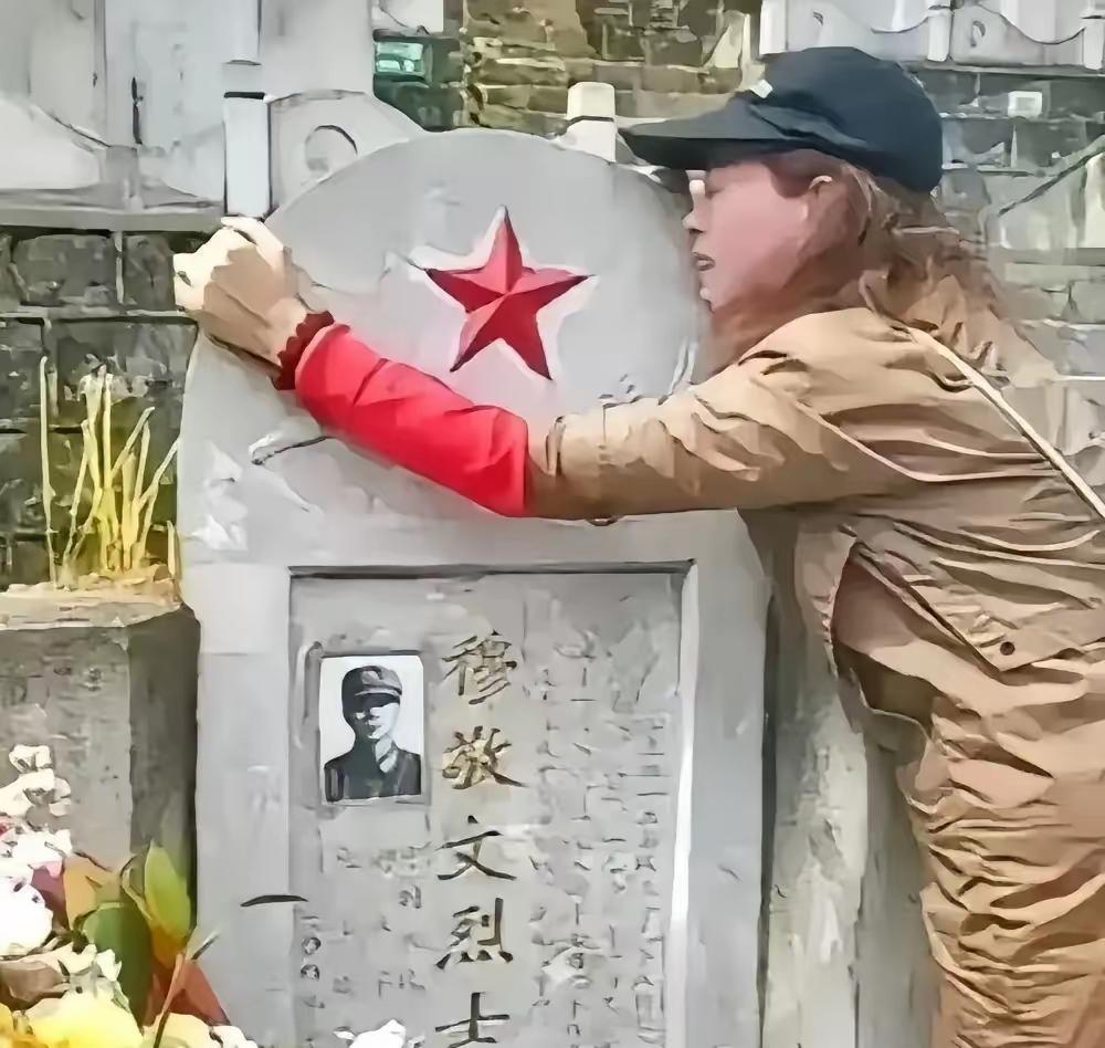 千里祭英烈：大姐抱弟弟墓碑痛哭，全网破防铭记牺牲