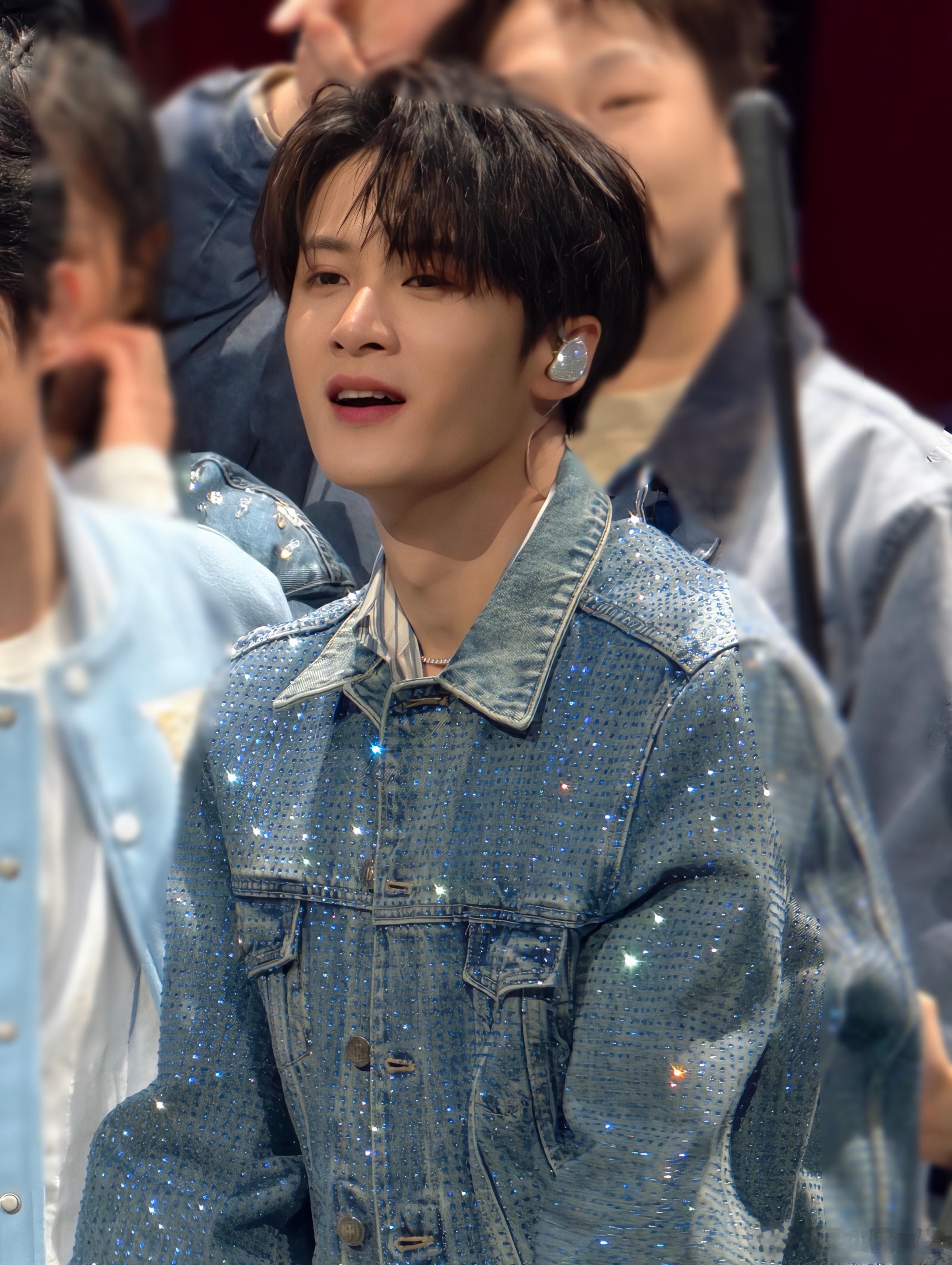 檀健次北京台春晚舞台支出，这生图直出的感觉好爽我拍的星现场北京台春晚檀健次