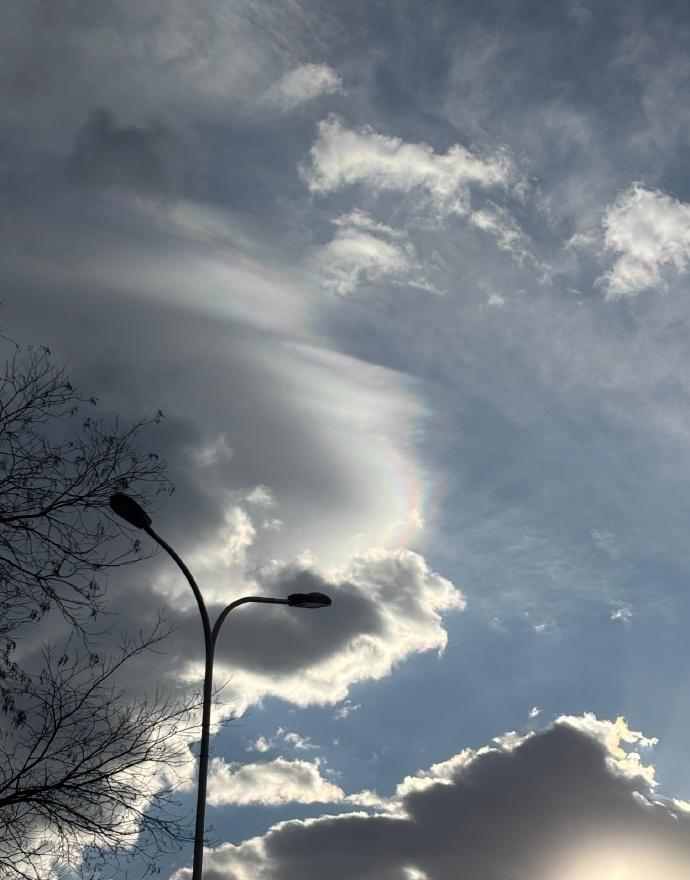 快看！北京今天出现“七彩祥云”，你有看到吗？​​​@气象北京​​​