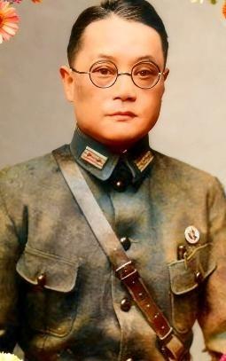 1949年，国军上将潘文华决定起义，却发现七姨太是特务，为了不打草惊蛇，他对七姨