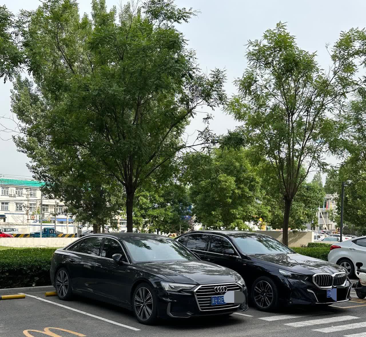今天拍到奥迪A6L和宝马530Li同框了，大家看看哪个更帅？如果你有40万预