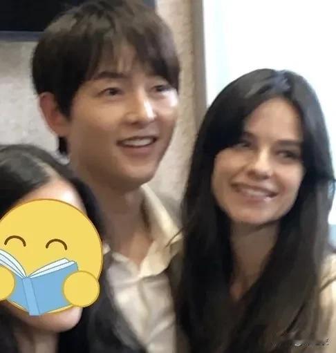 不得不说宋仲基和宋慧乔一开始轰轰烈烈让我觉得宋慧乔好幸福，有一个如此帅气有又爱