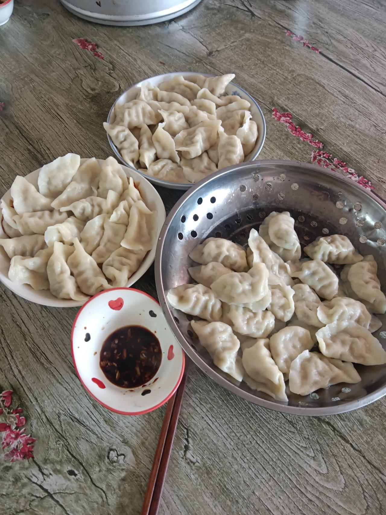 饺子又包多了你们说怎么办？[捂脸哭][捂脸哭][捂脸哭]