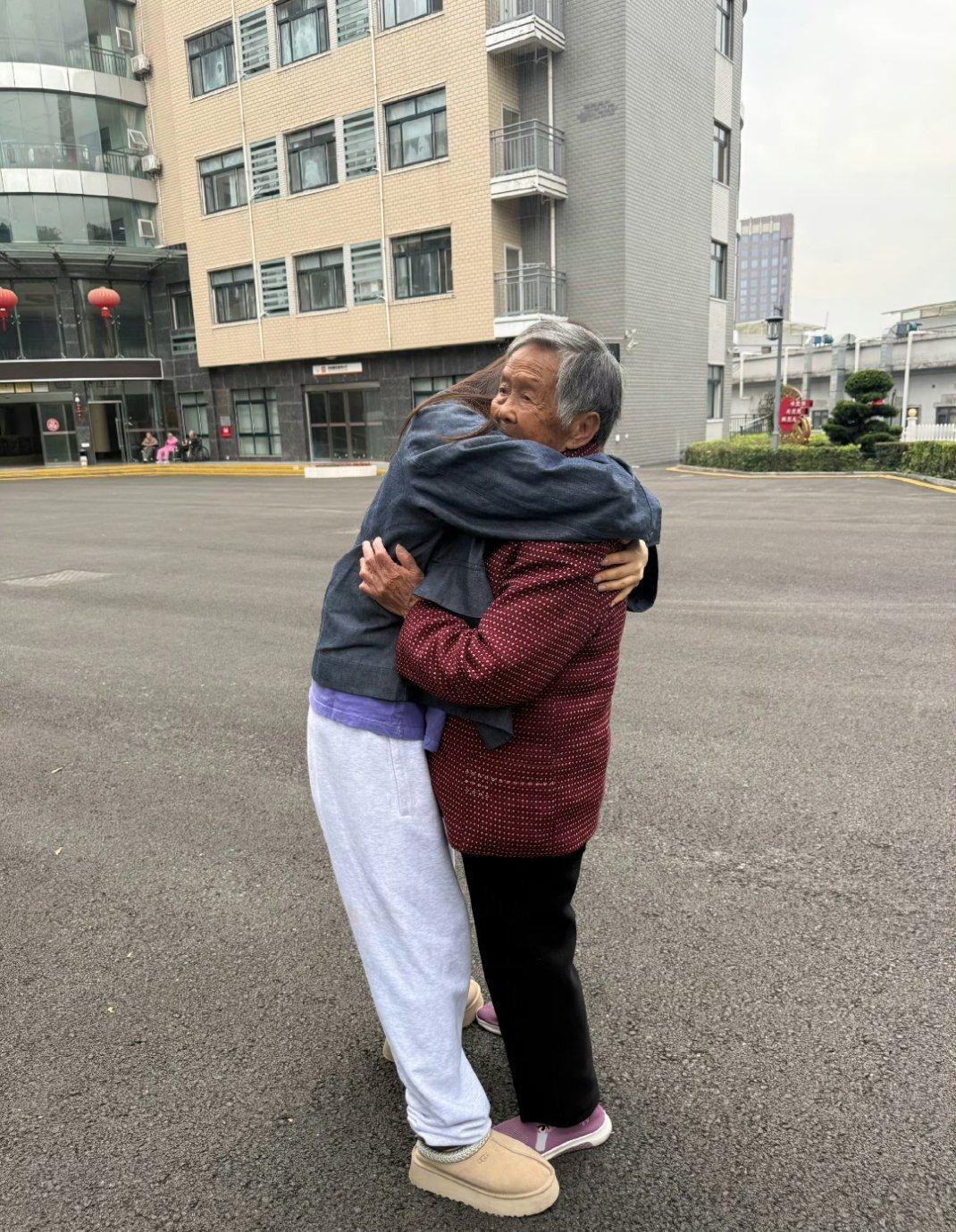 哈哈，我也想加入，静仔幸福的家庭🙌[抱抱]开心就好，幸福的小静仔蔡文静