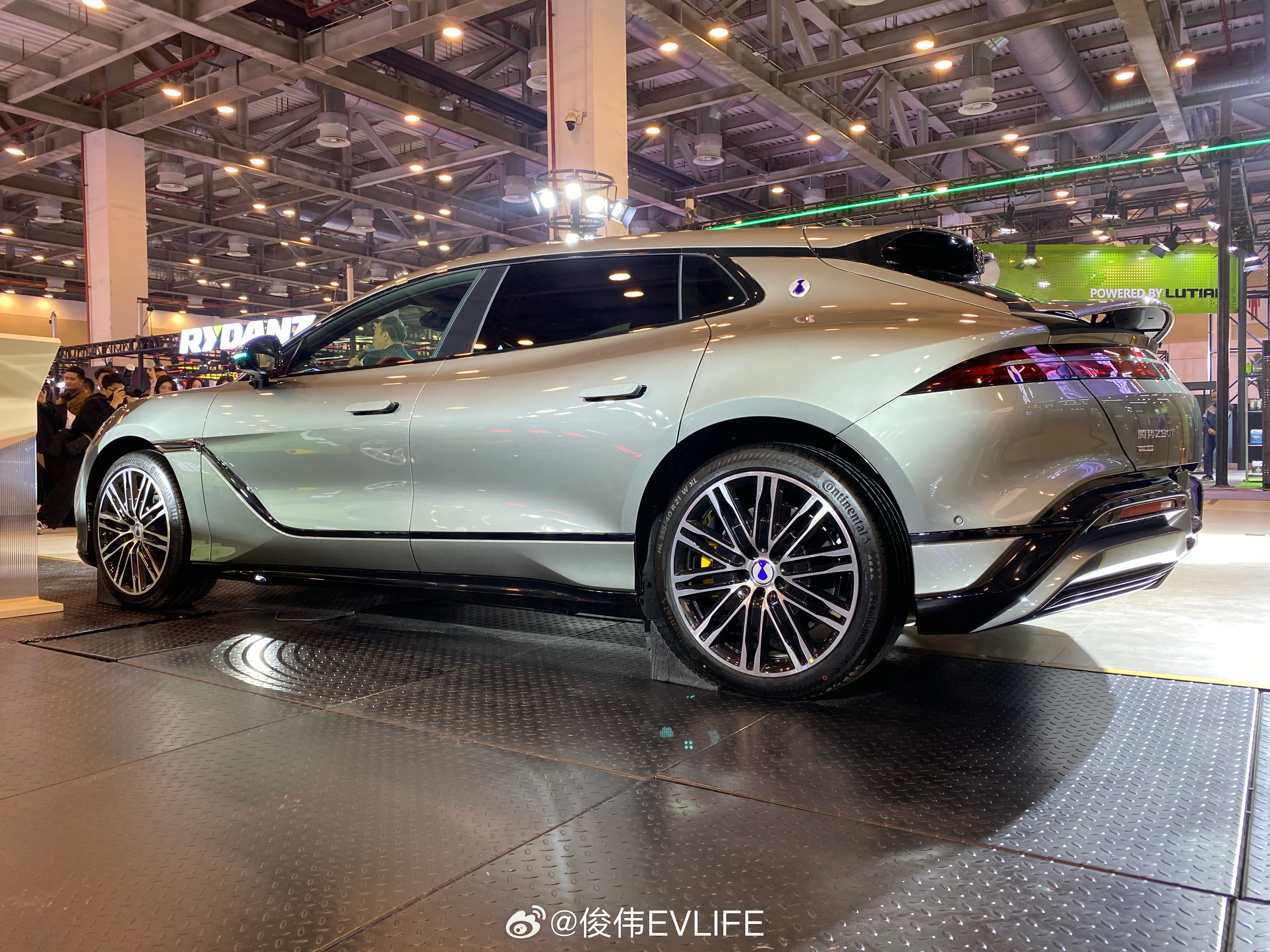 来苏州GTSHOW腾势展台看看全新Z9GT内饰已经没有任何可吐槽的点搭载第二代