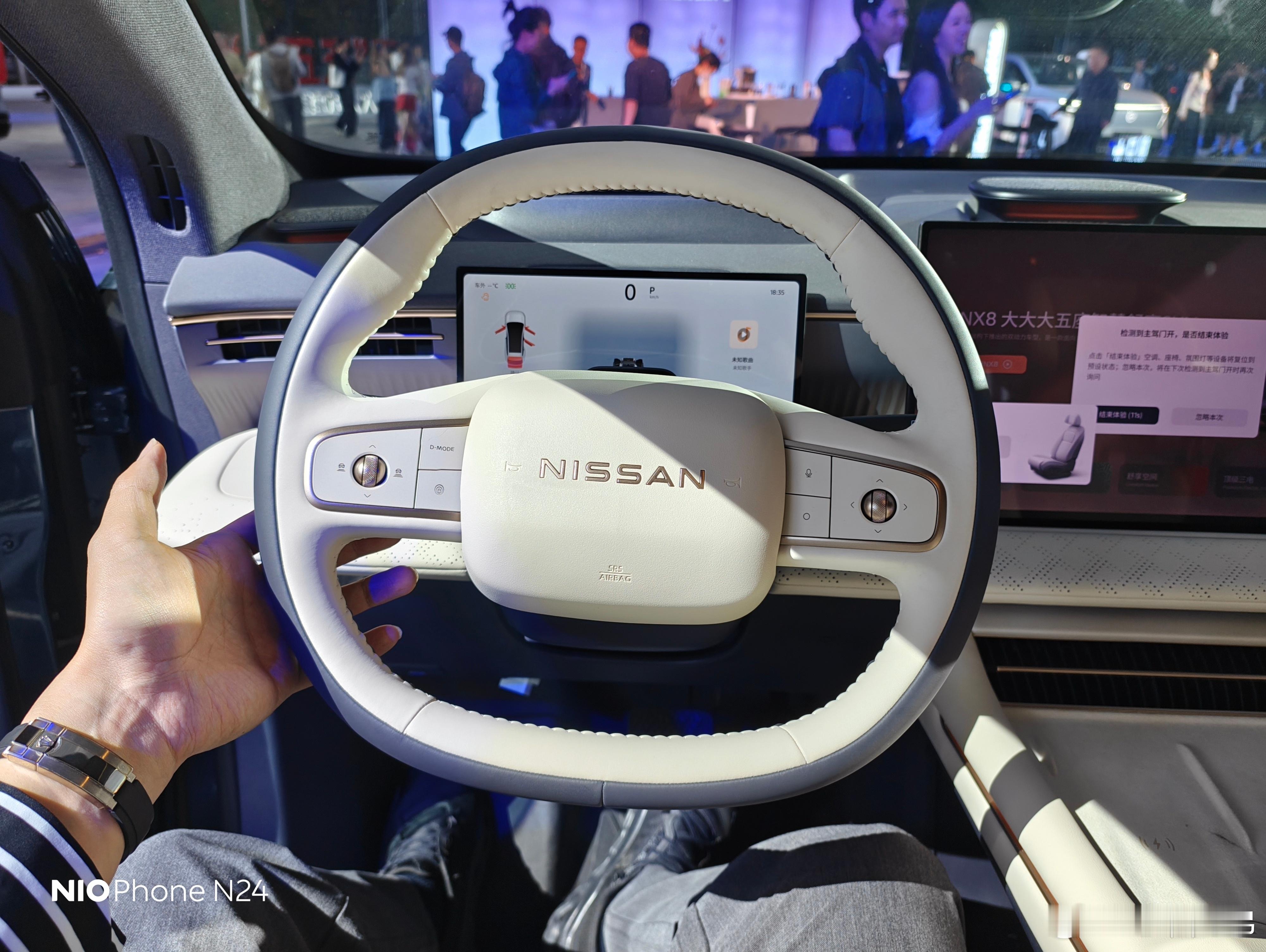 一直觉得东风日产N系列新车内饰审美相当在线，甚至有某家新势力的座舱美学能力，有北