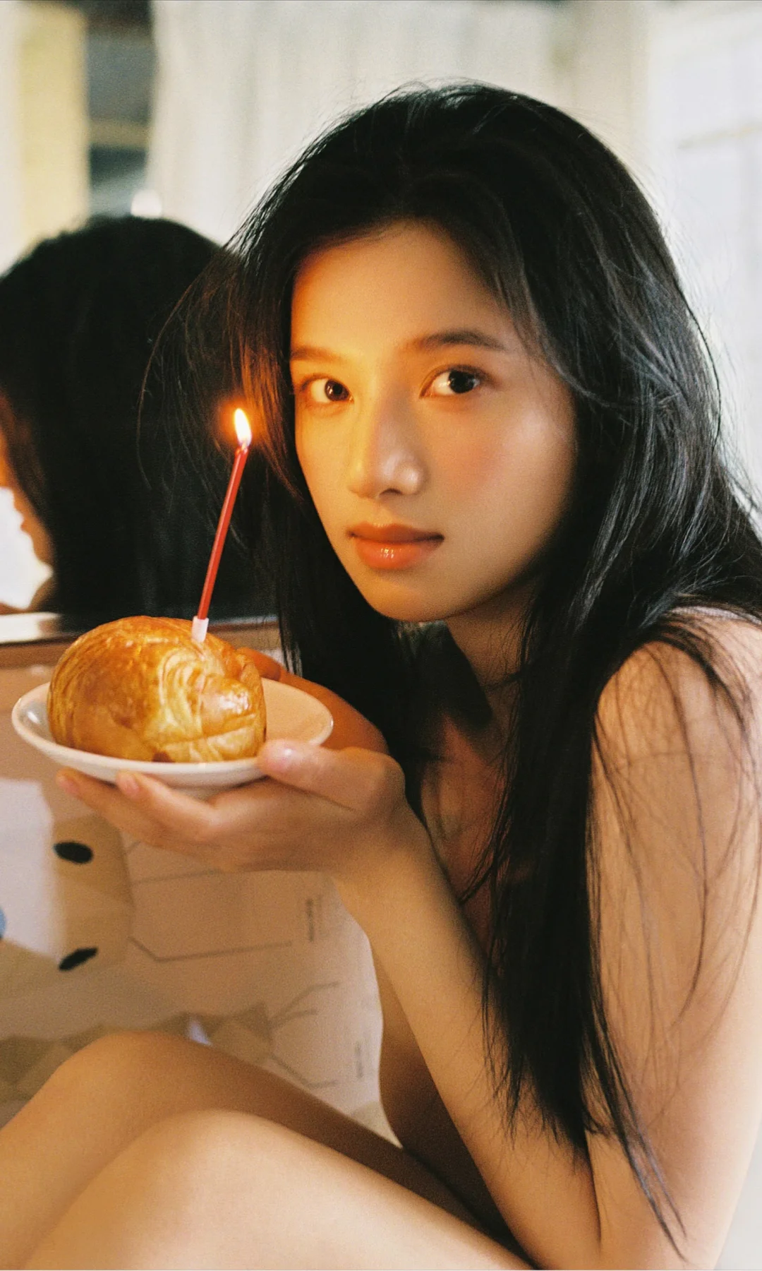 张婧仪生日写真，居家氛围好慵懒