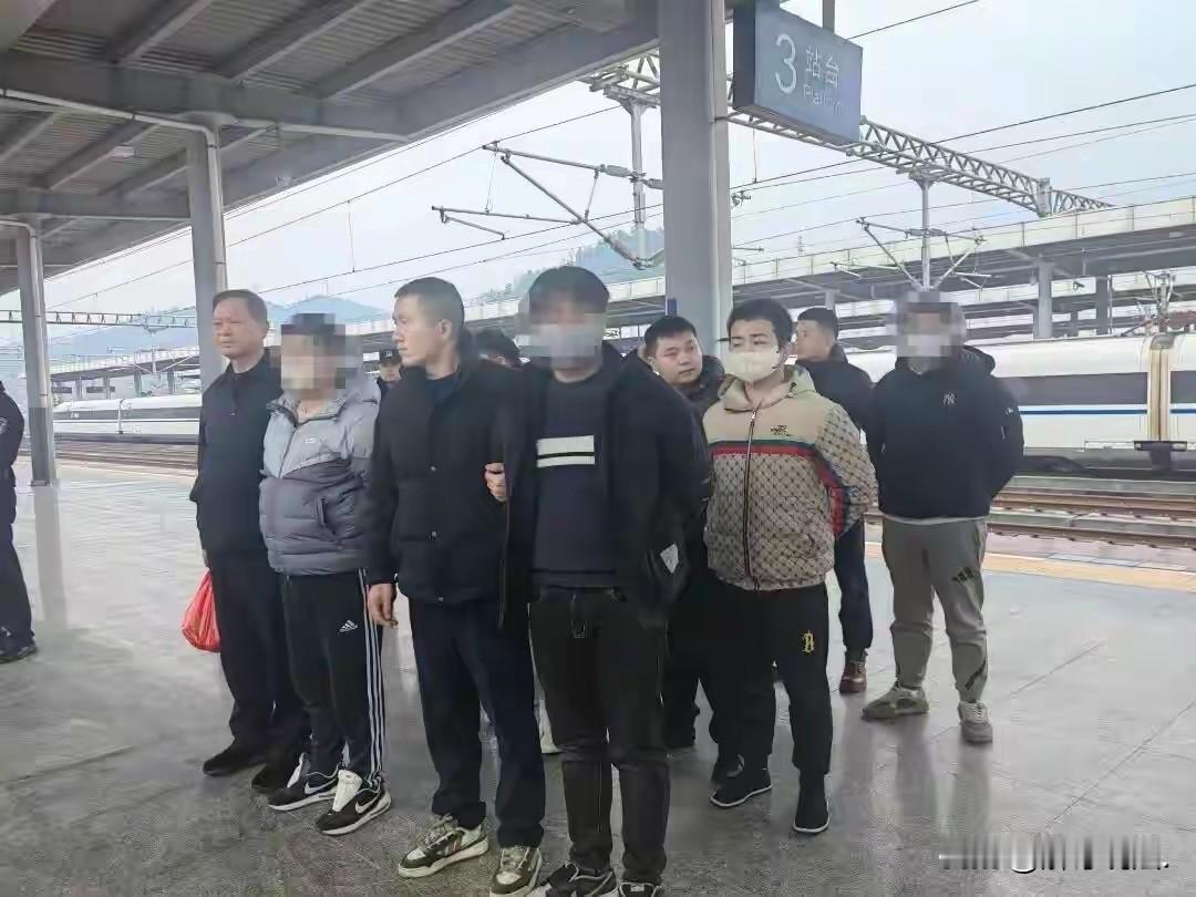 “防人之心不可无！”湖南娄底，男子突然接到多年未见的老同学电话，对方和他一顿寒暄