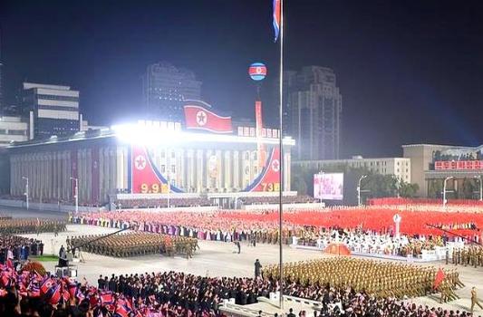 朝鲜为什么要在夜晚，举行阅兵仪式呢？是出于安全考虑吗？ 安全确实是其中很关键