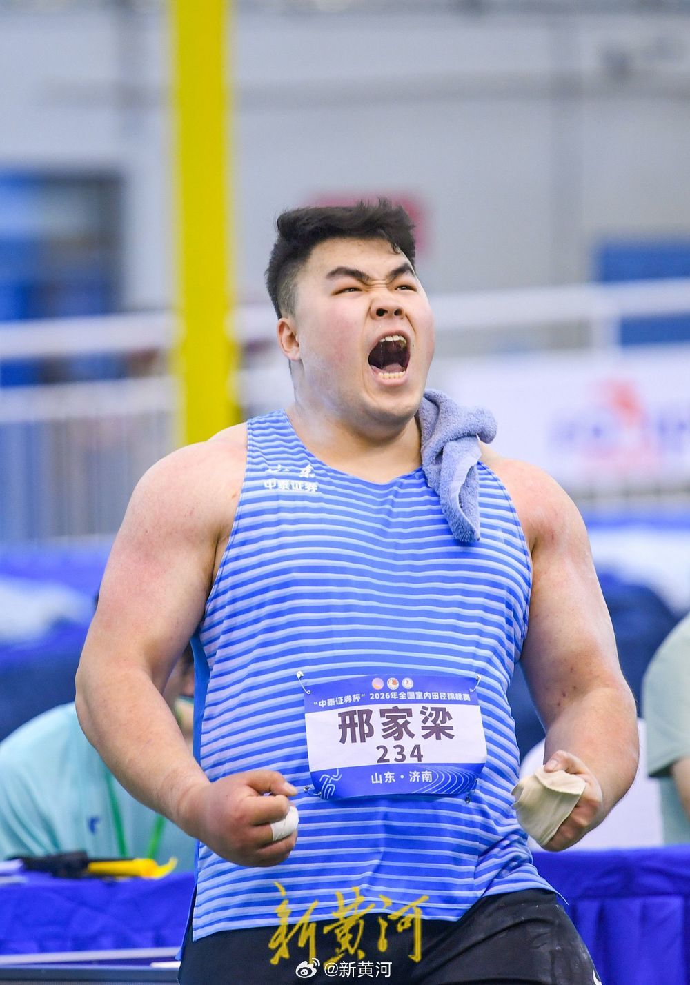 【20.95米强势摘金！#铅球选手邢家梁三破全国纪录#】3月27日，在济南举行的