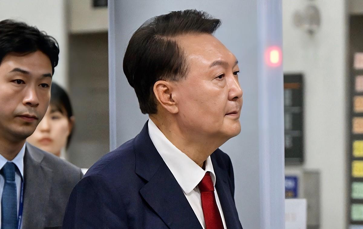 罢工！尹锡悦拒绝调查当地时间7月11日，尹锡悦被逮捕后不接受调查，他的律师团队