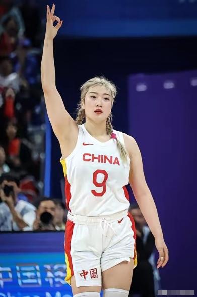 李梦终于发声了。中国女篮核心球员李梦在2026年8月12日通过个人微博发布的公开
