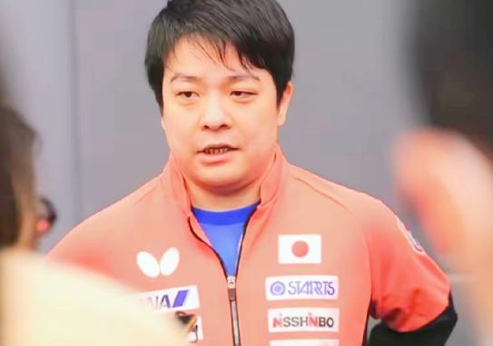 日本主教练太狠了！5月11日，世乒赛男团决赛结束后，日本队主教练岸川圣也复盘比