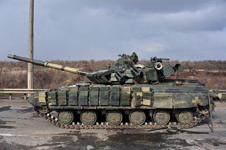 乌克兰武装部队正从堡垒城市康斯坦丁诺夫卡市中心撤退，装备被遗弃乌克兰军队部队