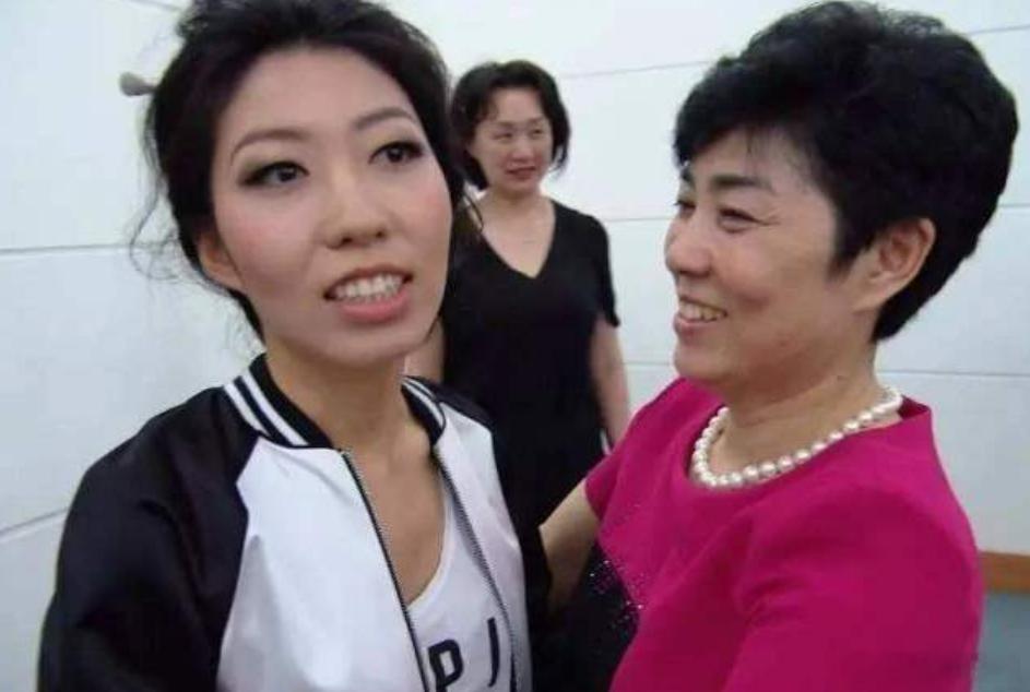 自己喝人血长大，劝别人吃素？
