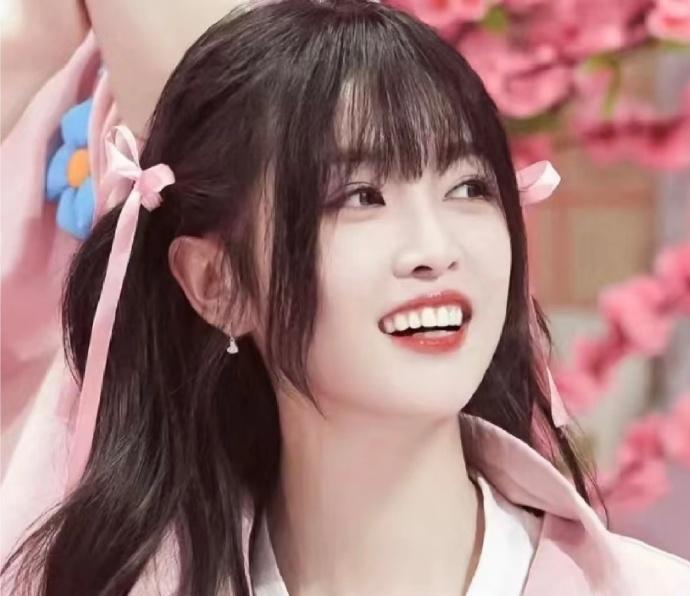 吴宣仪这颜值是真实存在于地球的吗？最近看综艺，感觉她又美出了新高度，每次舞台都闪