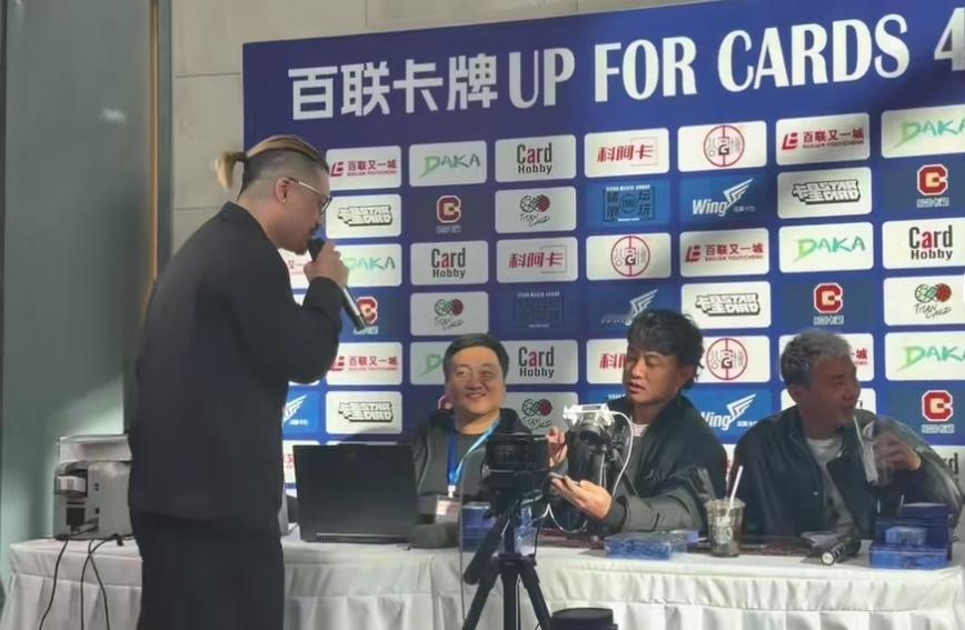 申花名宿曹赟定也在搞活动！同样作为徐根宝弟子，来自崇明基地的曹赟定也为参加一项活