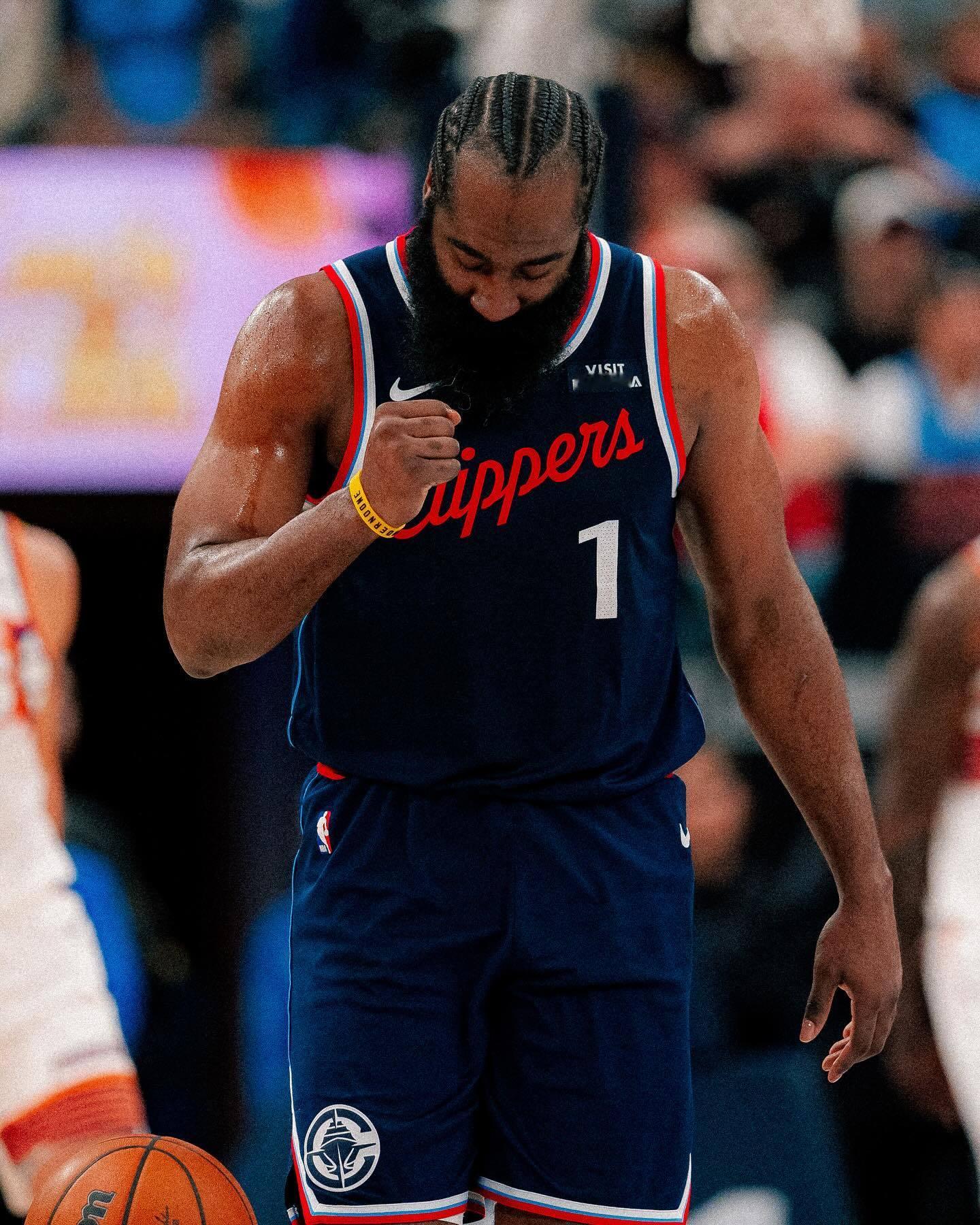 尽力了，这样的登哥显得无比悲情……💔——全场出战37分钟——21投9中，罚球8