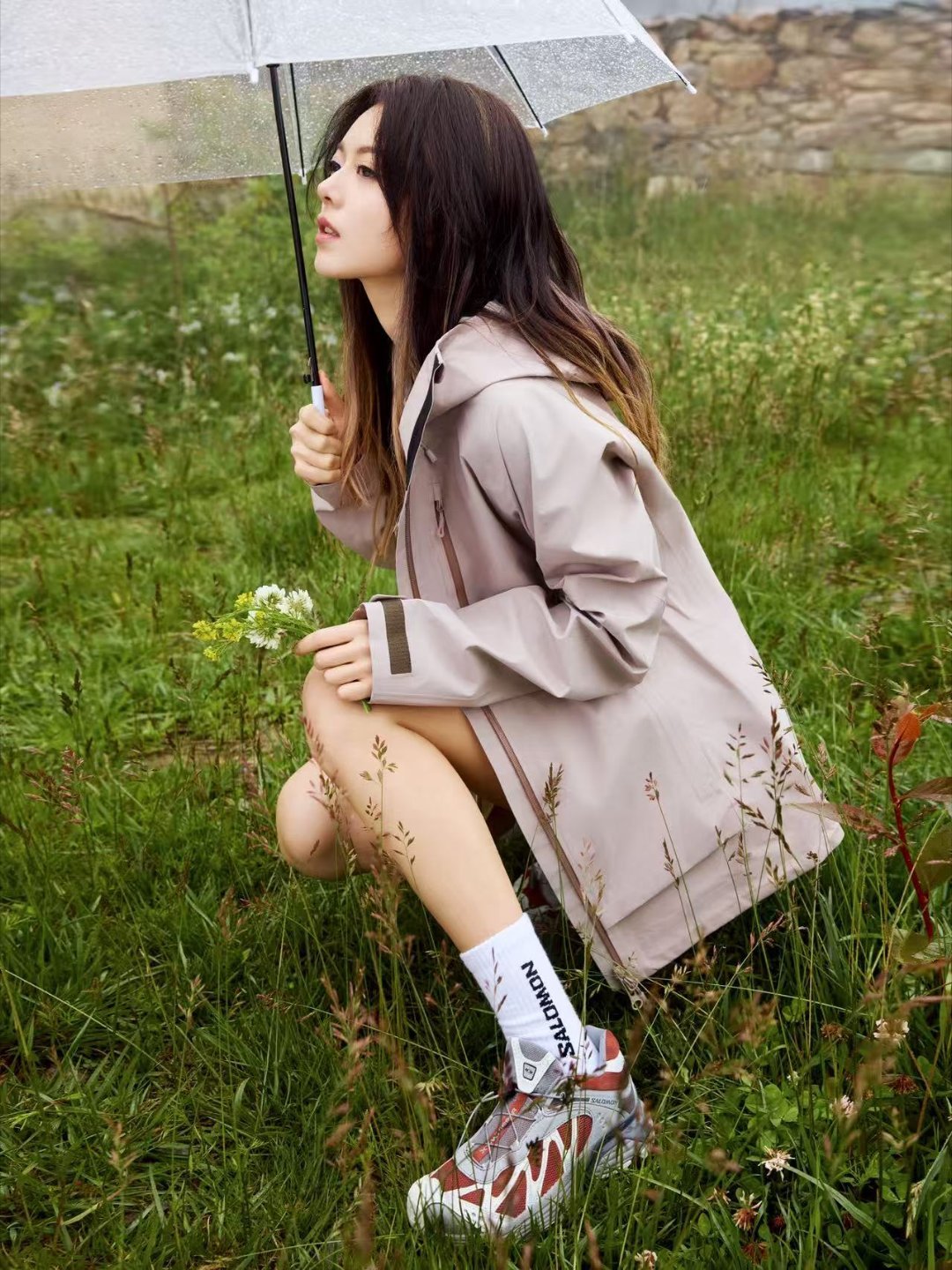 “萨门少女”这个称号，赵今麦真是当之无愧！由内而外散发的阳光和能量感，和萨