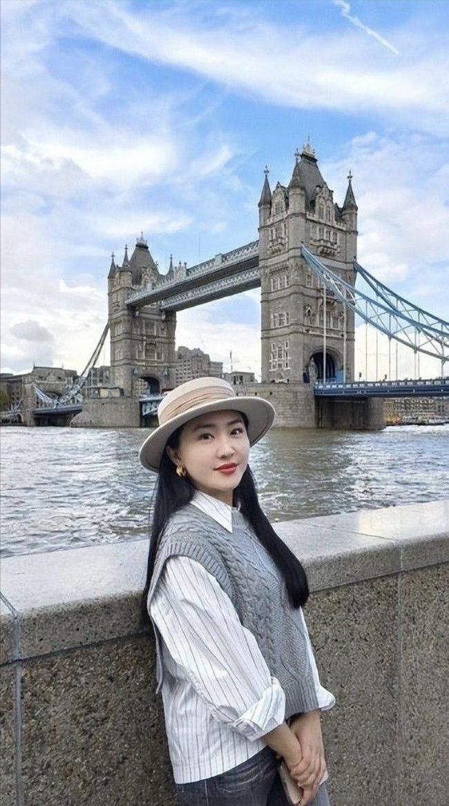 艺人吃中国饭砸中国锅的行为绝不容忍！在此前，疑似是李凯馨说的“我来中国不是为