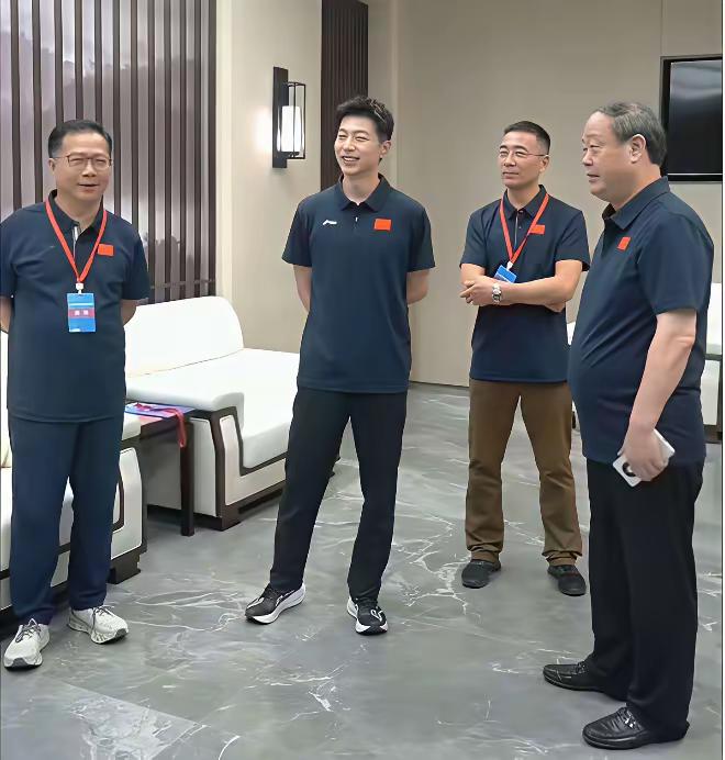 这张图片清晰显示：10年后的乒协“大格局”！不得不说，马龙确实有“官样”，看