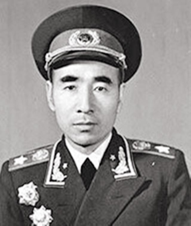 1953年，林彪被任命为中南行政委员会主席，负责管理中国南部六个省份——湖北、湖