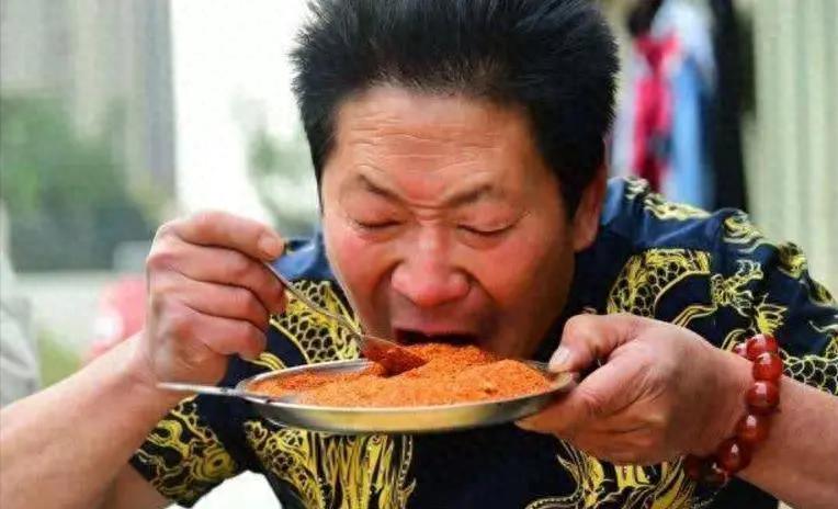 河南辣王李永志：每天5斤辣椒配白酒，破世界纪录，下场让人同情河南有个叫李永志的