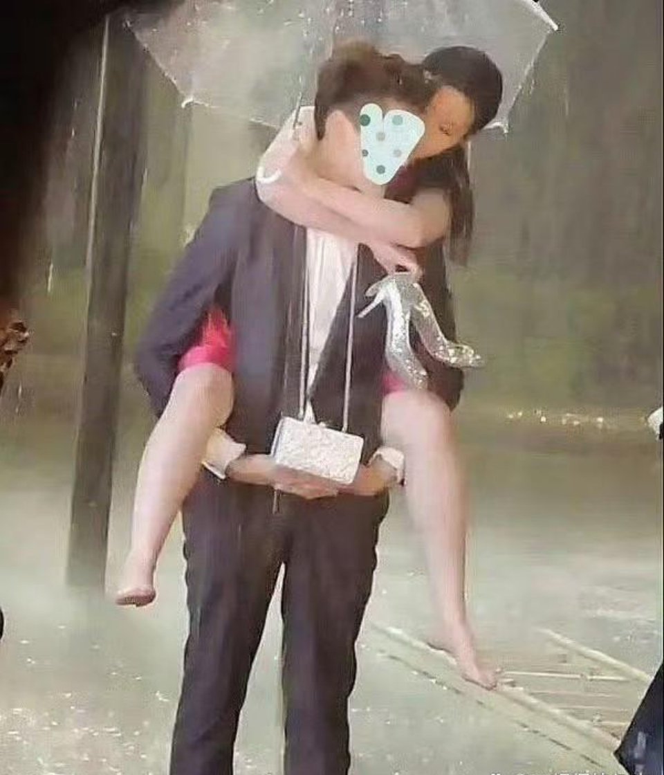 不敢相信这竟然是刘亦菲的腿!​​​