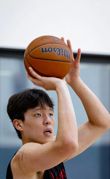 教练没问题，开拓者没问题，杨瀚森也没问题。看完全场，我觉得挺满意。第一，这个诺