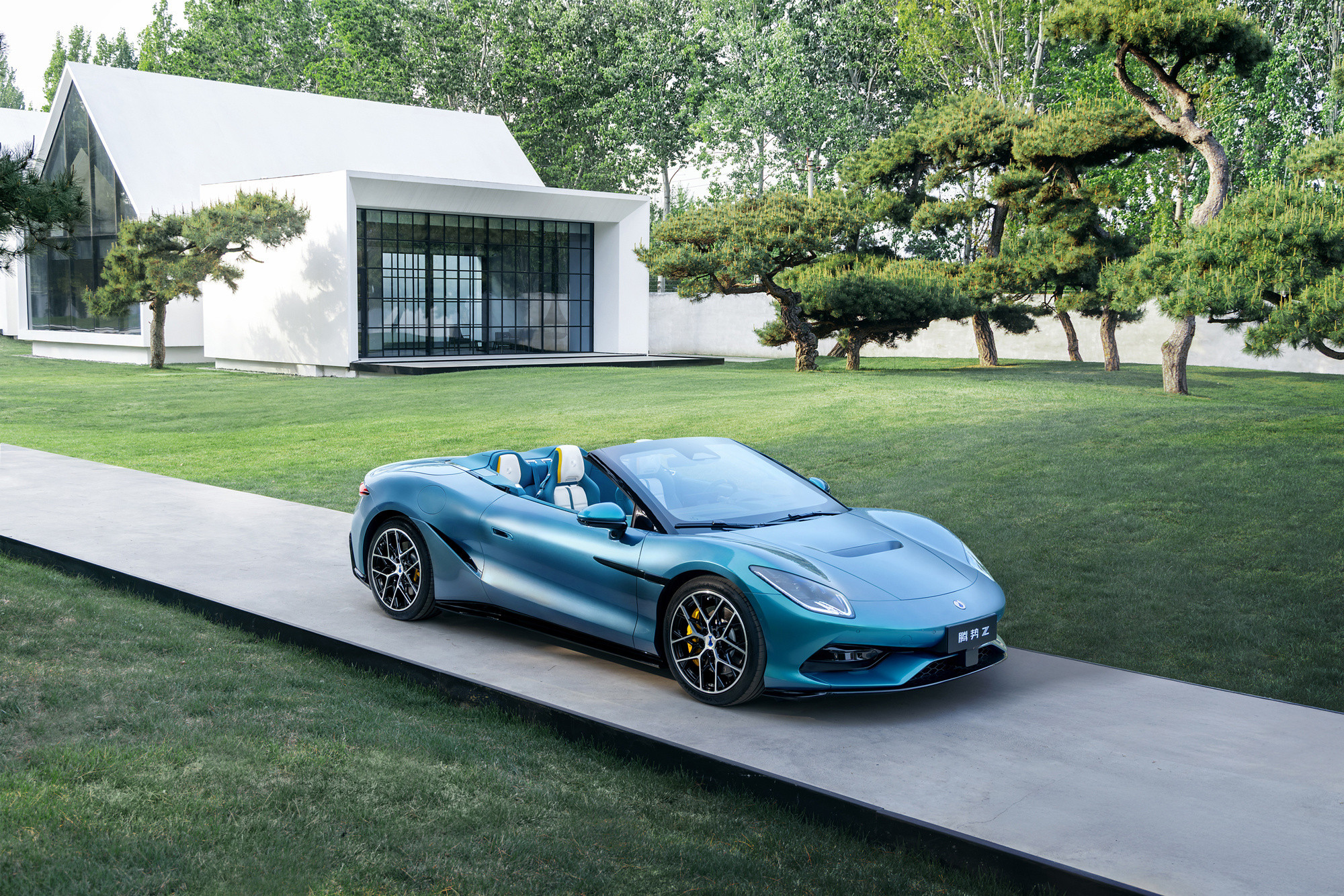 腾势Z跑车敞篷版官图，颜值真的顶级！